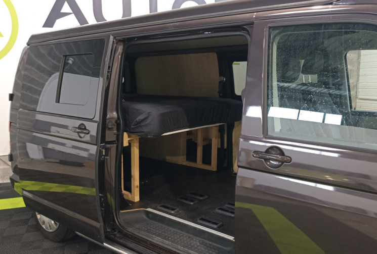 Volkswagen Transporter aménagé 2.0 TDI 140 ch, cabine approfondie, équipé de deux lits doubles