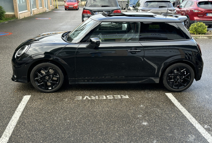 Mini Cooper  C 156 ch JCW DKG7 2025 / Etat neuf / Prix catalogue 35 970 €