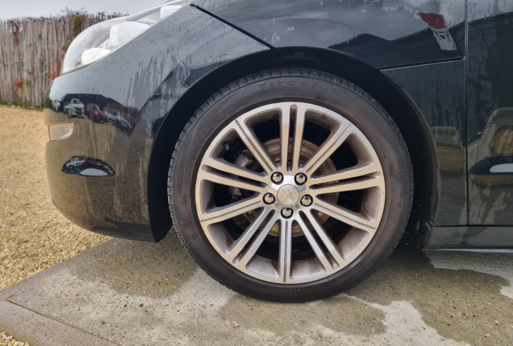 Peugeot RCZ 2.0 HDI 160 CH  Peugeot RCZ 2.0 HDI 160 CH