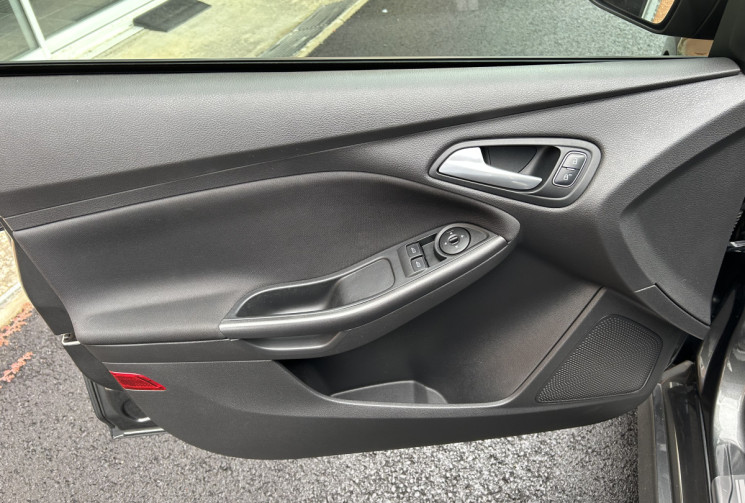 Ford Focus ST-Line 1.0 Ecoboost 125 cv Ford Focus ST-Line 1.0 Ecoboost 125 cv