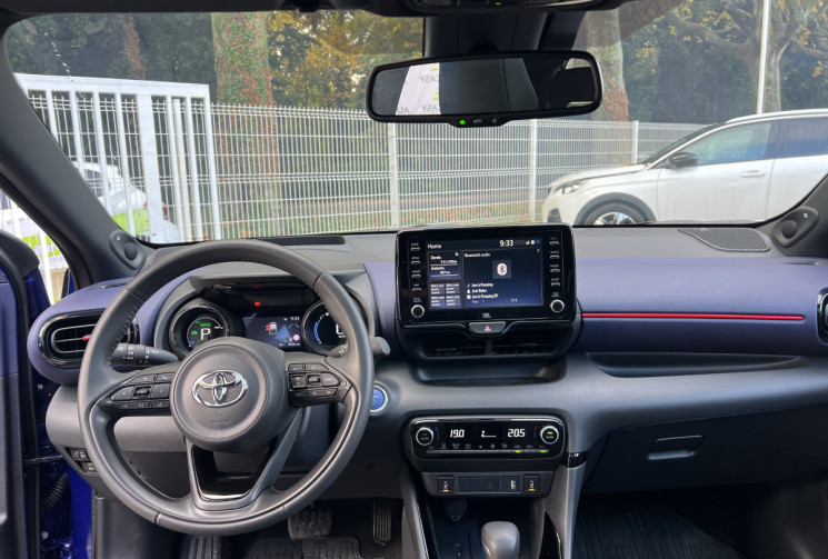 Toyota Yaris Hybride 116h Style / 1ère Main / Toit Pano / JBL / Sièges Chauffants / HUD / Carplay  Toyota Yaris Hybride 116h Style / 1ère Main / Toit Pano / JBL / Sièges Chauffants / HUD / Carplay