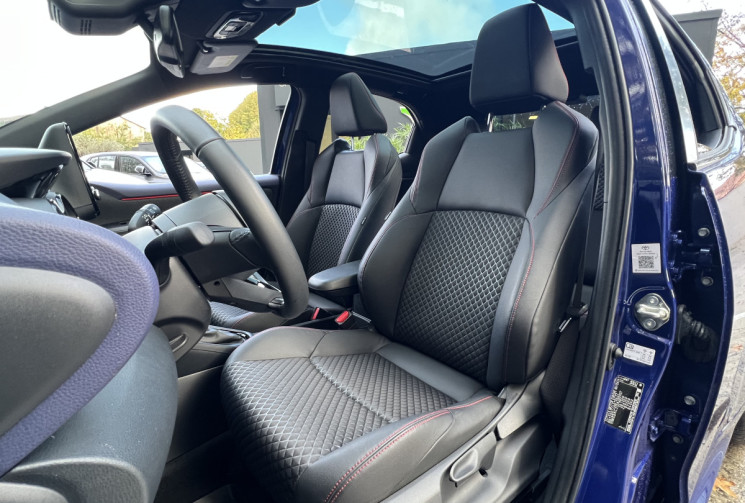 Toyota Yaris Hybride 116h Style / 1ère Main / Toit Pano / JBL / Sièges Chauffants / HUD / Carplay  Toyota Yaris Hybride 116h Style / 1ère Main / Toit Pano / JBL / Sièges Chauffants / HUD / Carplay