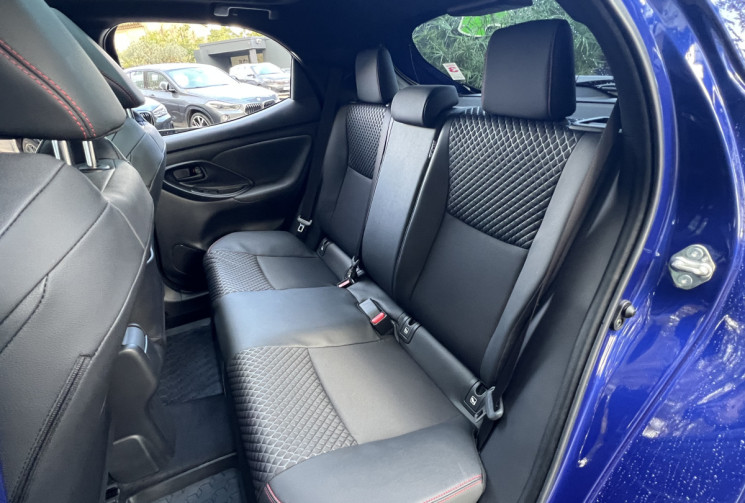 Toyota Yaris Hybride 116h Style / 1ère Main / Toit Pano / JBL / Sièges Chauffants / HUD / Carplay  Toyota Yaris Hybride 116h Style / 1ère Main / Toit Pano / JBL / Sièges Chauffants / HUD / Carplay