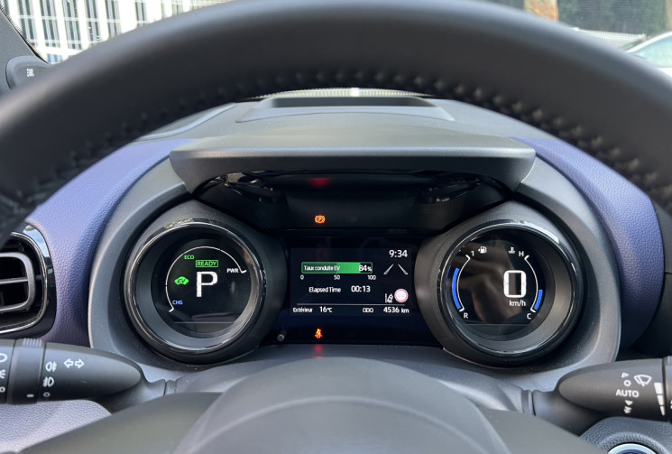 Toyota Yaris Hybride 116h Style / 1ère Main / Toit Pano / JBL / Sièges Chauffants / HUD / Carplay  Toyota Yaris Hybride 116h Style / 1ère Main / Toit Pano / JBL / Sièges Chauffants / HUD / Carplay