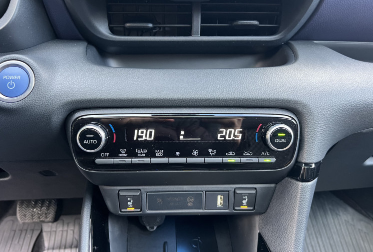 Toyota Yaris Hybride 116h Style / 1ère Main / Toit Pano / JBL / Sièges Chauffants / HUD / Carplay  Toyota Yaris Hybride 116h Style / 1ère Main / Toit Pano / JBL / Sièges Chauffants / HUD / Carplay