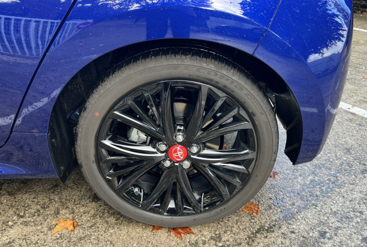 Toyota Yaris Hybride 116h Style / 1ère Main / Toit Pano / JBL / Sièges Chauffants / HUD / Carplay  Toyota Yaris Hybride 116h Style / 1ère Main / Toit Pano / JBL / Sièges Chauffants / HUD / Carplay