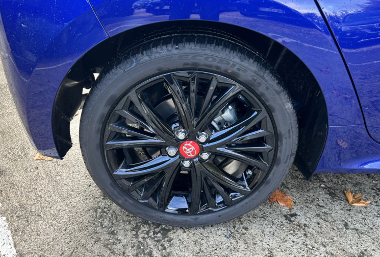 Toyota Yaris Hybride 116h Style / 1ère Main / Toit Pano / JBL / Sièges Chauffants / HUD / Carplay  Toyota Yaris Hybride 116h Style / 1ère Main / Toit Pano / JBL / Sièges Chauffants / HUD / Carplay