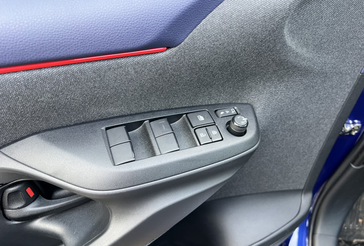 Toyota Yaris Hybride 116h Style / 1ère Main / Toit Pano / JBL / Sièges Chauffants / HUD / Carplay  Toyota Yaris Hybride 116h Style / 1ère Main / Toit Pano / JBL / Sièges Chauffants / HUD / Carplay