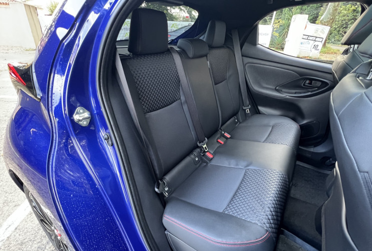 Toyota Yaris Hybride 116h Style / 1ère Main / Toit Pano / JBL / Sièges Chauffants / HUD / Carplay  Toyota Yaris Hybride 116h Style / 1ère Main / Toit Pano / JBL / Sièges Chauffants / HUD / Carplay