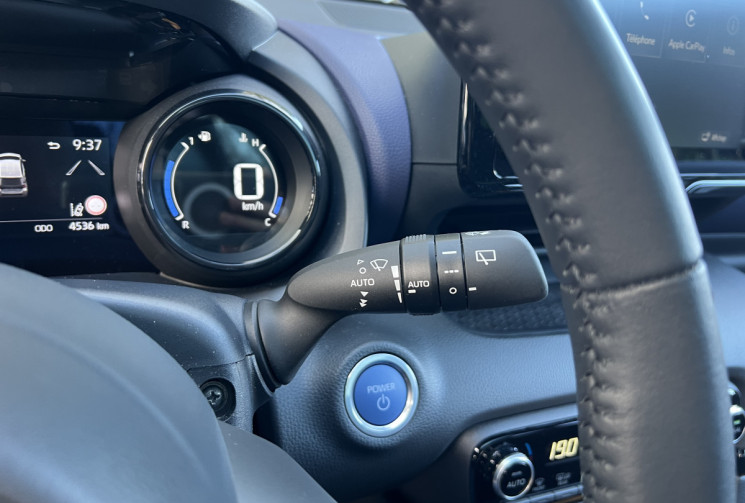 Toyota Yaris Hybride 116h Style / 1ère Main / Toit Pano / JBL / Sièges Chauffants / HUD / Carplay  Toyota Yaris Hybride 116h Style / 1ère Main / Toit Pano / JBL / Sièges Chauffants / HUD / Carplay