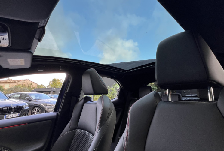 Toyota Yaris Hybride 116h Style / 1ère Main / Toit Pano / JBL / Sièges Chauffants / HUD / Carplay  Toyota Yaris Hybride 116h Style / 1ère Main / Toit Pano / JBL / Sièges Chauffants / HUD / Carplay