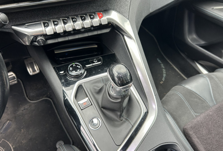 Peugeot 3008 1.2 pure 130 CV CROSSWAY Peugeot 3008 1.2 pure 130 CV CROSSWAY