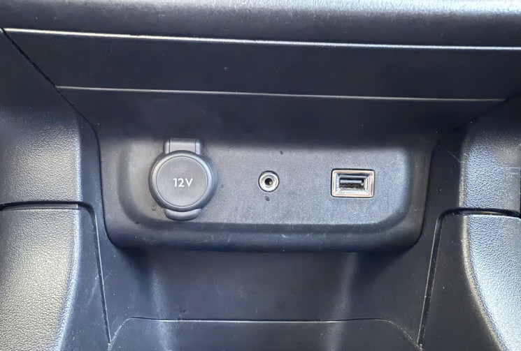 Citroën C3 1.6 BlueHDi 75ch Feel Business / ECRAN / CLIMATISATION / RADAR AR  Citroën C3 1.6 BlueHDi 75ch Feel Business / ECRAN / CLIMATISATION / RADAR AR