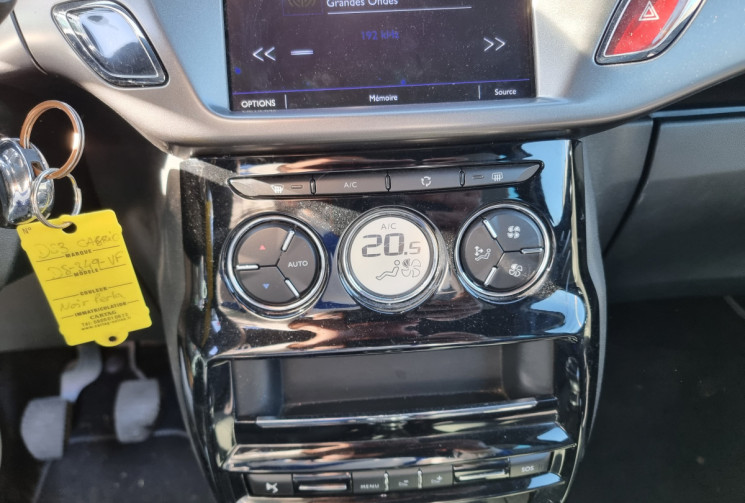 DS DS 3 Cabrio BlueHDi 100ch So irrésistible S&S DS DS 3 Cabrio BlueHDi 100ch So irrésistible S&S