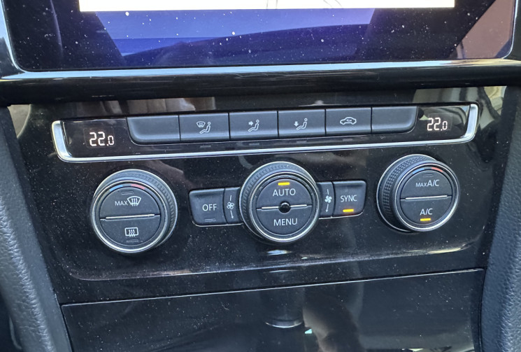 Volkswagen Golf 7 Ph.2 1.5 TSI 150 EVO CARAT 3P * TOIT OUVRANT * REVISION ET CT OK * GARANTIE 6 MOIS Volkswagen Golf 7 Ph.2 1.5 TSI 150 EVO CARAT 3P * TOIT OUVRANT * REVISION ET CT OK * GARANTIE 6 MOIS