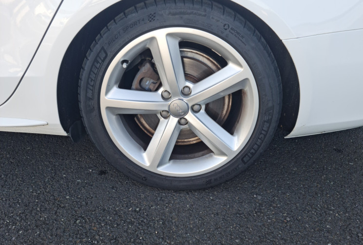 Audi A4 3.0 V6 TDI 240 CH QUATTRO S LINE Audi A4 3.0 V6 TDI 240 CH QUATTRO S LINE