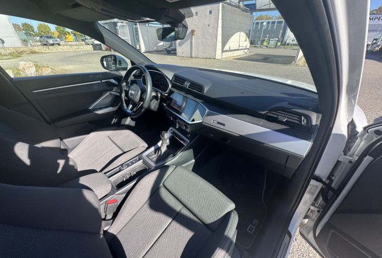 Audi Q3 35 2.0 TDI 150ch S-Line Audi Q3 35 2.0 TDI 150ch S-Line