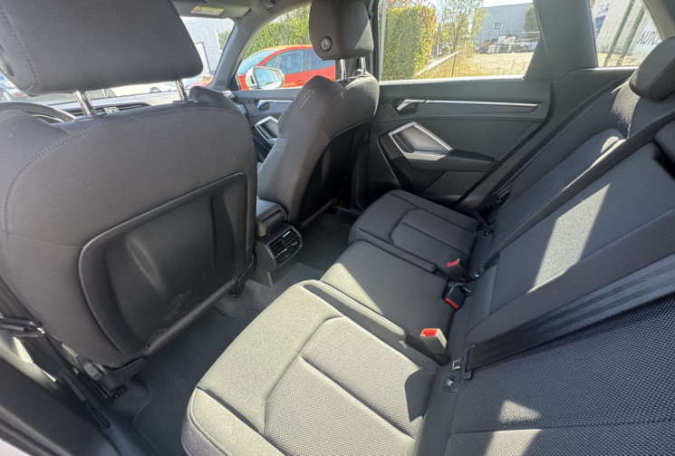 Audi Q3 35 2.0 TDI 150ch S-Line Audi Q3 35 2.0 TDI 150ch S-Line