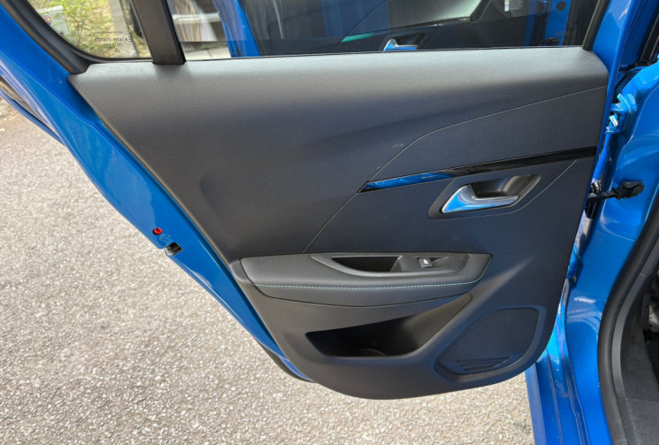 Peugeot 208  II e-208 100kW 136 cv ALLURE Peugeot 208  II e-208 100kW 136 cv ALLURE