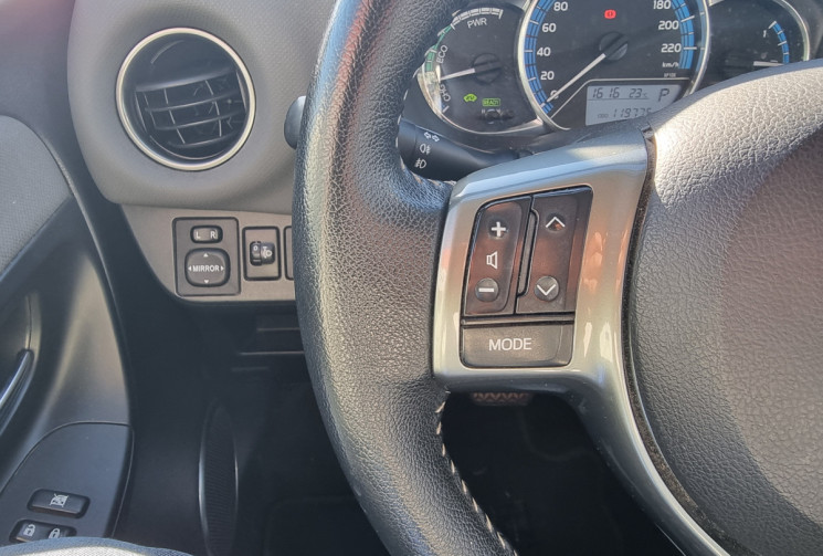 Toyota Yaris HSD 100ch DYNAMIC 5P Toyota Yaris HSD 100ch DYNAMIC 5P