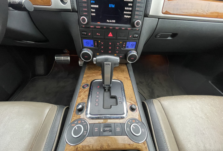 Volkswagen Touareg V10 5.0 / 313 CH / INDIVIDUAL Volkswagen Touareg V10 5.0 / 313 CH / INDIVIDUAL