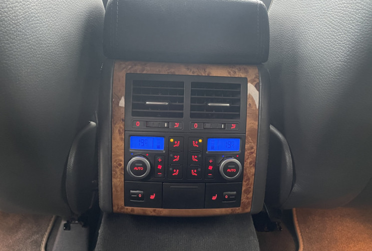 Volkswagen Touareg V10 5.0 / 313 CH / INDIVIDUAL Volkswagen Touareg V10 5.0 / 313 CH / INDIVIDUAL