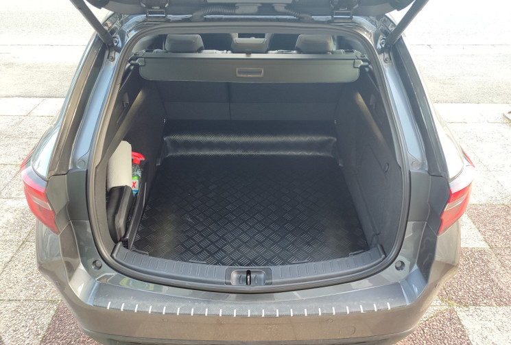 Toyota COROLLA TOURING SPT 196 Ch GR SPORT / TVA RECUPERABLE / GARANTIE CONSTRUCTEUR / FULL OPTIONS  Toyota COROLLA TOURING SPT 196 Ch GR SPORT / TVA RECUPERABLE / GARANTIE CONSTRUCTEUR / FULL OPTIONS