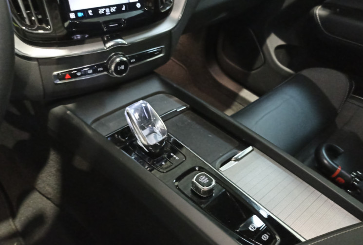 Volvo XC60 B4 197ch Ultimate Style Dark Geartronic Volvo XC60 B4 197ch Ultimate Style Dark Geartronic