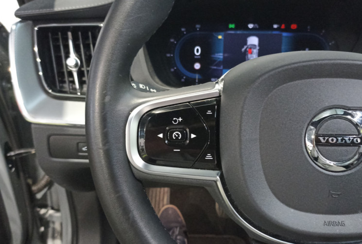 Volvo XC60 B4 197ch Ultimate Style Dark Geartronic Volvo XC60 B4 197ch Ultimate Style Dark Geartronic