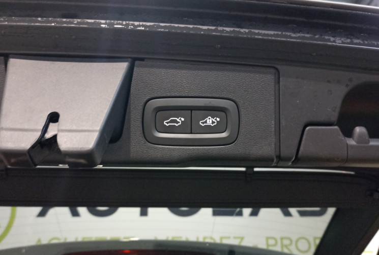 Volvo XC60 B4 197ch Ultimate Style Dark Geartronic Volvo XC60 B4 197ch Ultimate Style Dark Geartronic