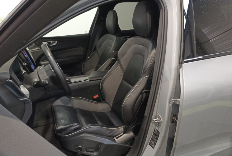 Volvo XC60 B4 197ch Ultimate Style Dark Geartronic Volvo XC60 B4 197ch Ultimate Style Dark Geartronic