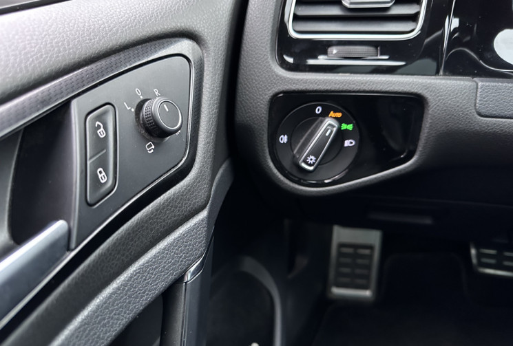 Volkswagen Golf 2.0 TSI 300ch BlueMotion Technology R 4Motion DSG6 5p Volkswagen Golf 2.0 TSI 300ch BlueMotion Technology R 4Motion DSG6 5p