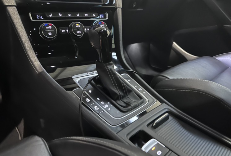 Volkswagen Golf 2.0 TSI 300ch BlueMotion Technology R 4Motion DSG6 5p Volkswagen Golf 2.0 TSI 300ch BlueMotion Technology R 4Motion DSG6 5p