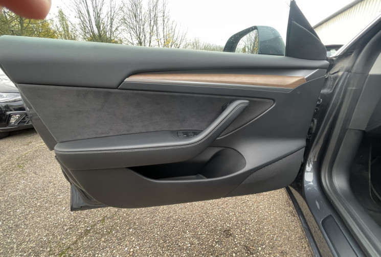 Tesla Model 3 Standard RWD Plus MY22 / Caméra 360° / Siège électrique, chauffants / 1er Main  Tesla Model 3 Standard RWD Plus MY22 / Caméra 360° / Siège électrique, chauffants / 1er Main