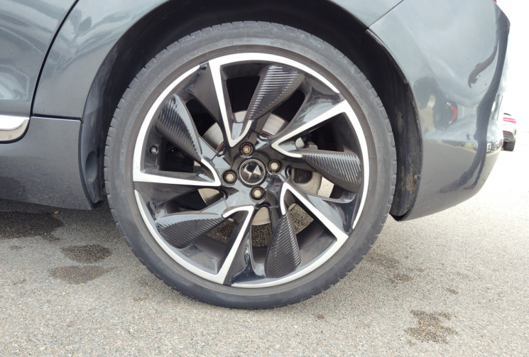 DS DS5 2.0 BlueHDi180 Sport Chic S&S EAT6 DS DS5 2.0 BlueHDi180 Sport Chic S&S EAT6