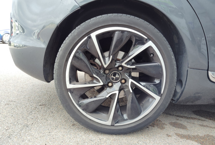 DS DS5 2.0 BlueHDi180 Sport Chic S&S EAT6 DS DS5 2.0 BlueHDi180 Sport Chic S&S EAT6