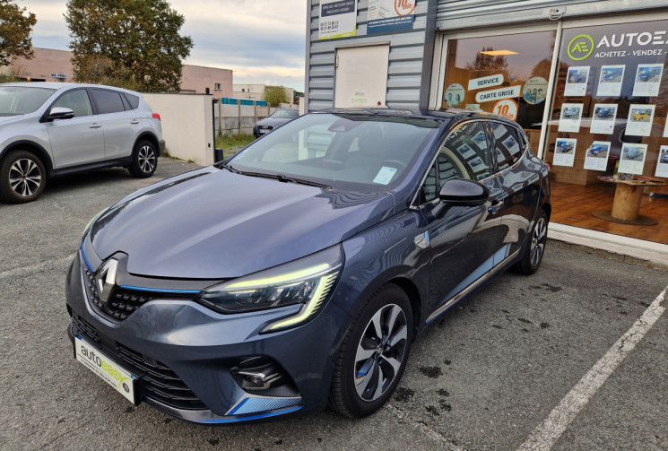 Renault CLIO V  1.6 E-Tech 140ch Première Edition Renault CLIO V  1.6 E-Tech 140ch Première Edition
