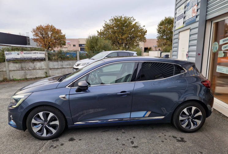 Renault CLIO V  1.6 E-Tech 140ch Première Edition Renault CLIO V  1.6 E-Tech 140ch Première Edition