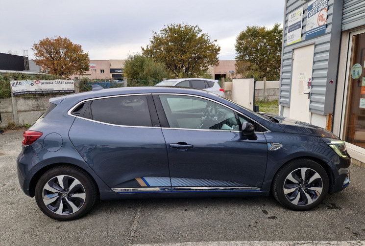 Renault CLIO V  1.6 E-Tech 140ch Première Edition Renault CLIO V  1.6 E-Tech 140ch Première Edition