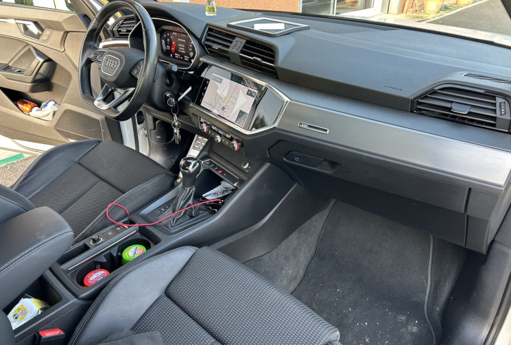 Audi Q3 2.0 TDI S-Line 150 CV S-Tronic Audi Q3 2.0 TDI S-Line 150 CV S-Tronic