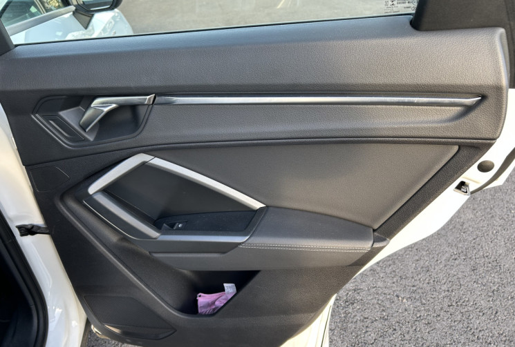 Audi Q3 2.0 TDI S-Line 150 CV S-Tronic Audi Q3 2.0 TDI S-Line 150 CV S-Tronic