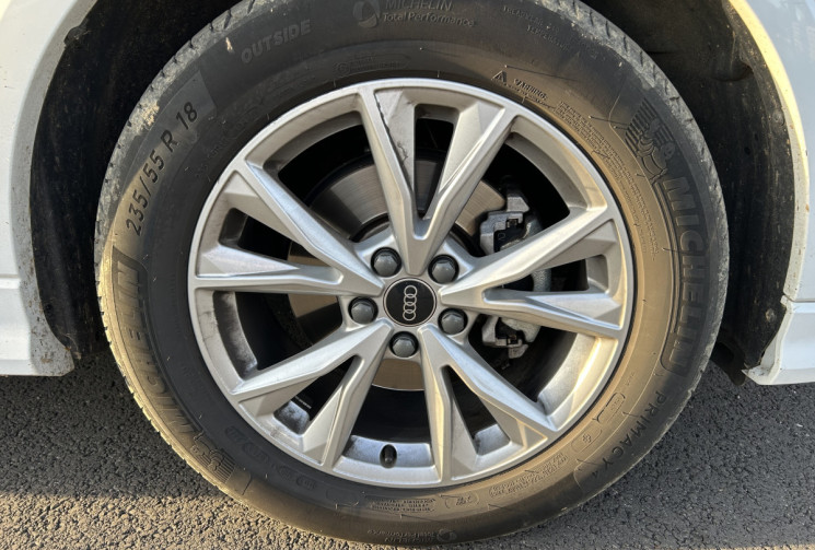 Audi Q3 2.0 TDI S-Line 150 CV S-Tronic Audi Q3 2.0 TDI S-Line 150 CV S-Tronic