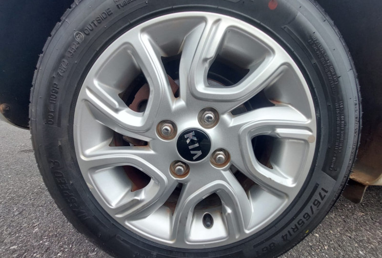 Kia Picanto 1.2 MPi 84ch Launch Edition BVA // Très bon état // Très peu kilométrée