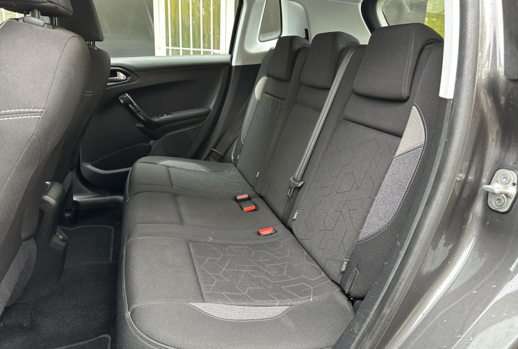 Peugeot 2008 1.5 BLUEHDI 100 ACTIVE BUSINESS * CARPLAY * ENTRETIEN ET CT OK * GARANTIE 6 MOIS