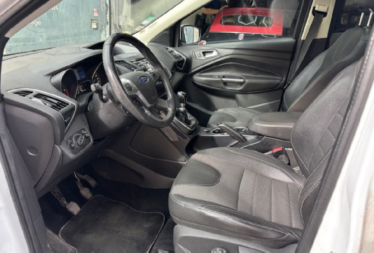 Ford Kuga titanium 2.0 TDCi 16V 4x2 140 cv Origine France 1er Main /TOIT OUVRANT/CAMERA/SONO SONY