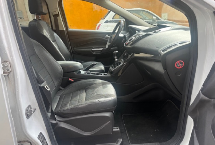 Ford Kuga titanium 2.0 TDCi 16V 4x2 140 cv Origine France 1er Main /TOIT OUVRANT/CAMERA/SONO SONY