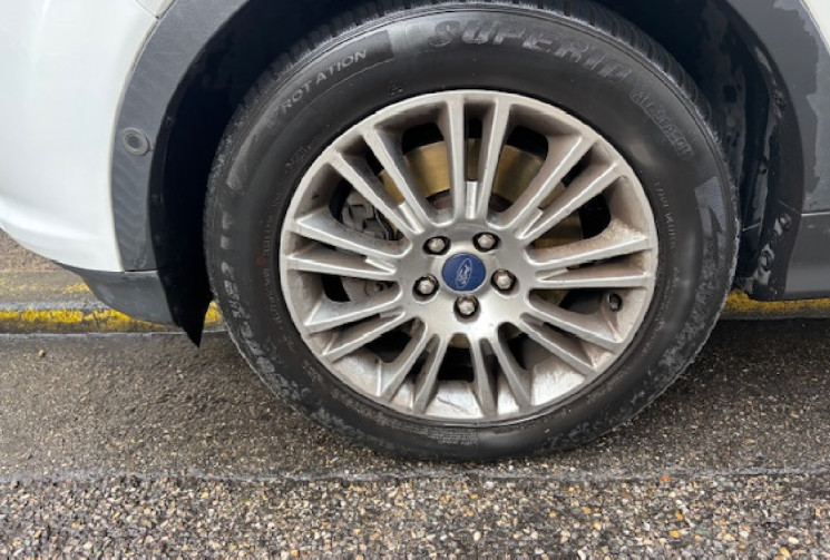 Ford Kuga titanium 2.0 TDCi 16V 4x2 140 cv Origine France 1er Main /TOIT OUVRANT/CAMERA/SONO SONY