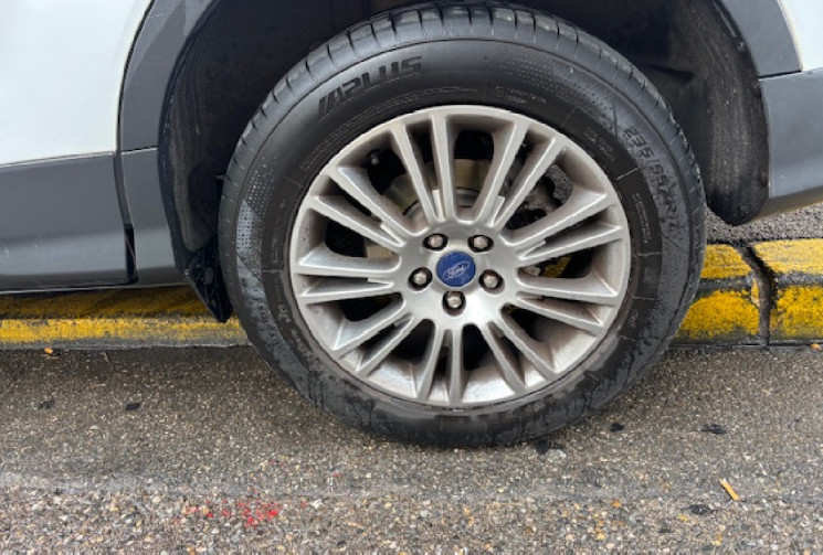 Ford Kuga titanium 2.0 TDCi 16V 4x2 140 cv Origine France 1er Main /TOIT OUVRANT/CAMERA/SONO SONY