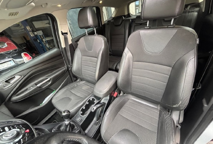 Ford Kuga titanium 2.0 TDCi 16V 4x2 140 cv Origine France 1er Main /TOIT OUVRANT/CAMERA/SONO SONY