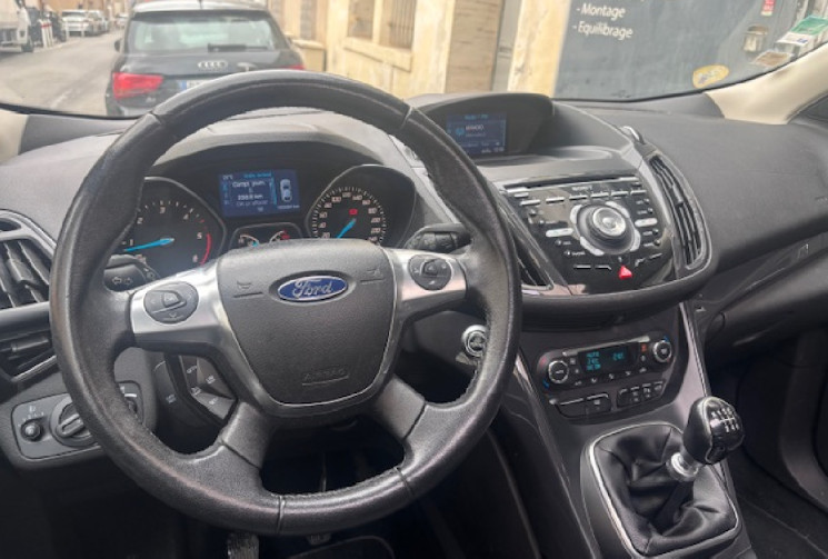 Ford Kuga titanium 2.0 TDCi 16V 4x2 140 cv Origine France 1er Main /TOIT OUVRANT/CAMERA/SONO SONY